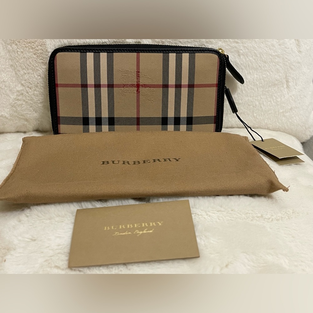 Burberry Horseferry Check Elmore Zip Around Wallet - Authentic